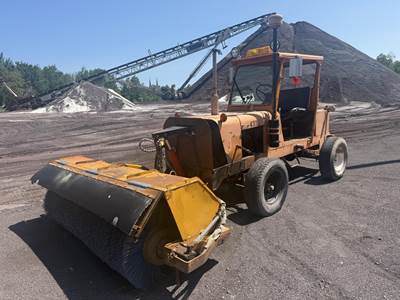Location: Hancock, MI4 Cylinder Gasoline Engine, 4 Speed Manual Transmission,