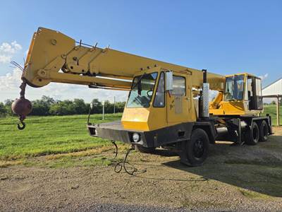 Clark 720 Telescopic Boom Truck Crane