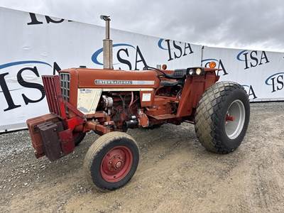 International 574 Tractor