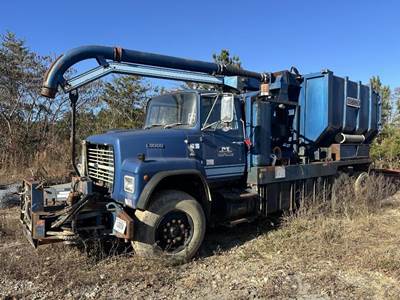 Ford L9000 Vacuum Truck
