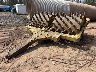 Location: Brule, Wiapprox 108" Width, Approx 40" Drum Diameter, Pin Style