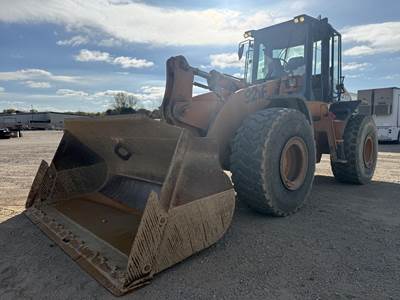 Case 921F Wheel Loader
