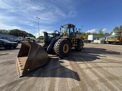 John Deere 744K Large Wheel Loader