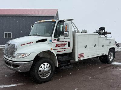 International DuraStar 4400 Wrecker Tow Truck