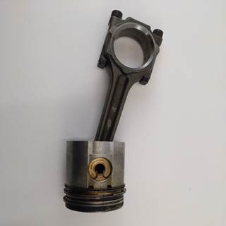 International DT360 Piston / Rod