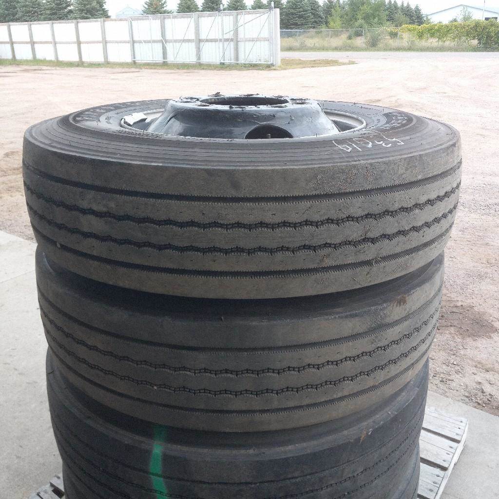 Good used set (2) of Steer tires Make and model Firestone FS561 11R22.5