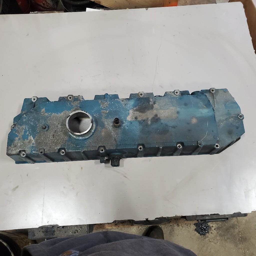 2003 International DT466 Valve Cover for a Ic Corporation 3000IC For
