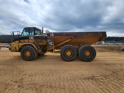 Caterpillar 725 Articulated Truck
