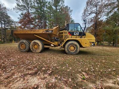 Caterpillar 725 Articulated Truck