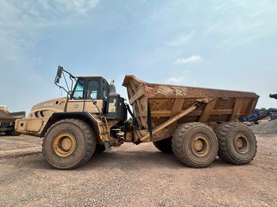 John Deere 400D Articulated Dump Truck