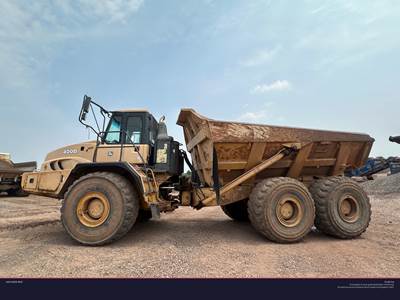 John Deere 400D Articulated Dump Truck