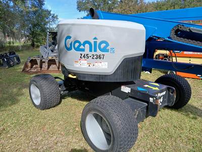 Genie Articulating Boom Lift