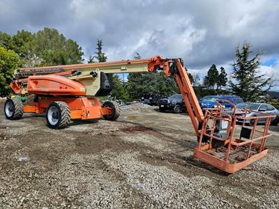 JLG Articulating Boom Lift