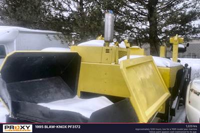 Blaw-Knox PF3172 Asphalt Paver