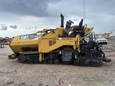 Caterpillar AP-1055E Asphalt Paver