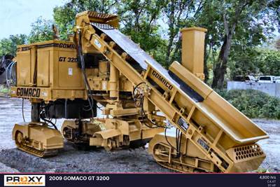 GOMACO Asphalt Paver