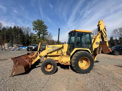 John Deere 410D Backhoe