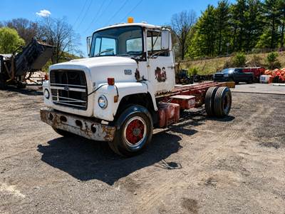 Ford 8000 Cab & Chassis Truck