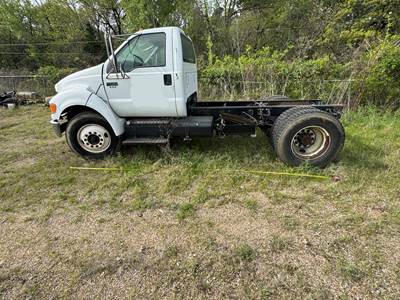 Ford F-750 Cab & Chassis Truck