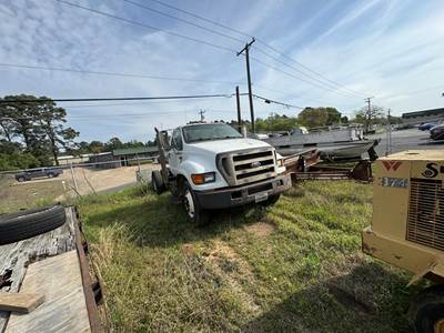 Ford F-750 Cab & Chassis Truck