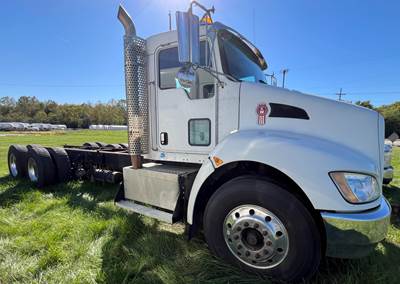 Kenworth T370 Cab & Chassis Truck