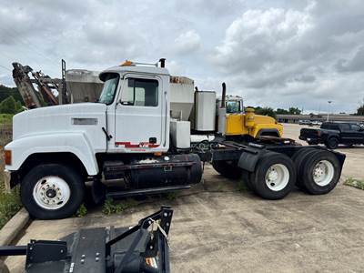 Mack CH613 Cab & Chassis Truck