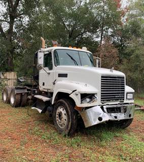 Mack Pinnacle CHU613 Cab & Chassis Truck