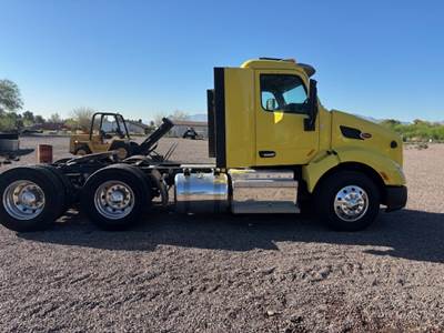 Peterbilt 579 Cab & Chassis Truck