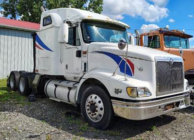 2005 International 9400i Eagle Sleeper Semi Truck