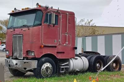 Peterbilt Cabover