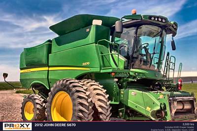 John Deere S670 Combine