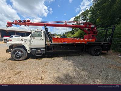 Ford F-800 Crawler Crane