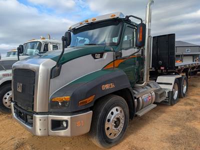 Caterpillar CT660S Day Cab Truck