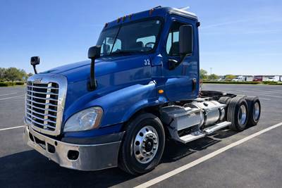 Freightliner Cascadia 125 Day Cab Truck