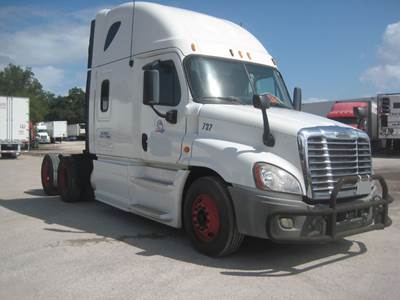Freightliner Cascadia Day Cab Truck