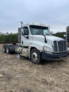 Freightliner Cascadia Day Cab Truck