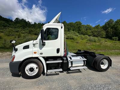 Freightliner Cascadia Day Cab Truck