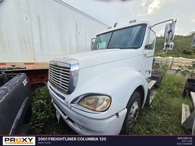 Freightliner Columbia 120 Day Cab Truck