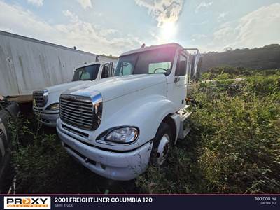 Freightliner Columbia 120 Day Cab Truck