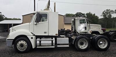 Freightliner Columbia Day Cab Truck