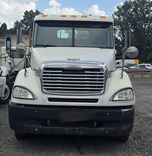 Freightliner Columbia Day Cab Truck