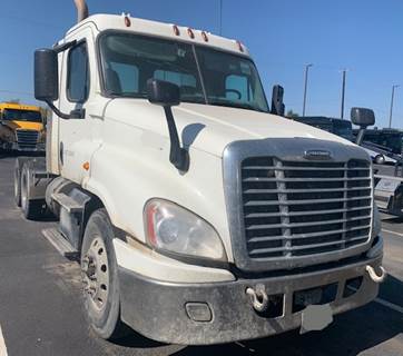 Freightliner FLT Day Cab Truck