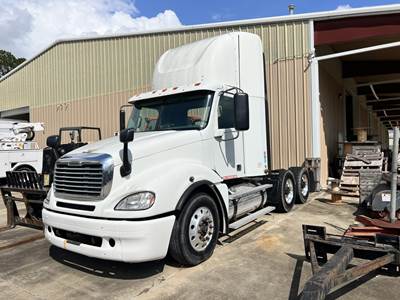 Freightliner Day Cab Truck