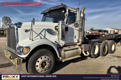 International 9900i Day Cab Truck