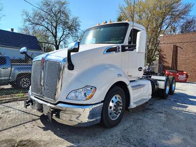 Kenworth T680 Day Cab Truck