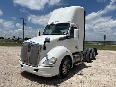 Kenworth T680 Day Cab Truck