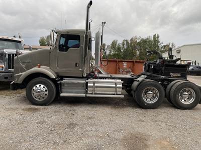 Kenworth T800 Day Cab Truck