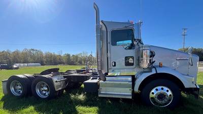Kenworth T800 Day Cab Truck
