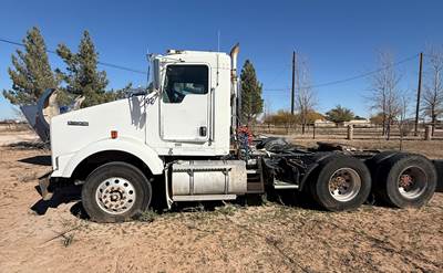 Kenworth T800 Day Cab Truck