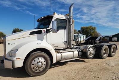 Kenworth T880 Day Cab Truck
